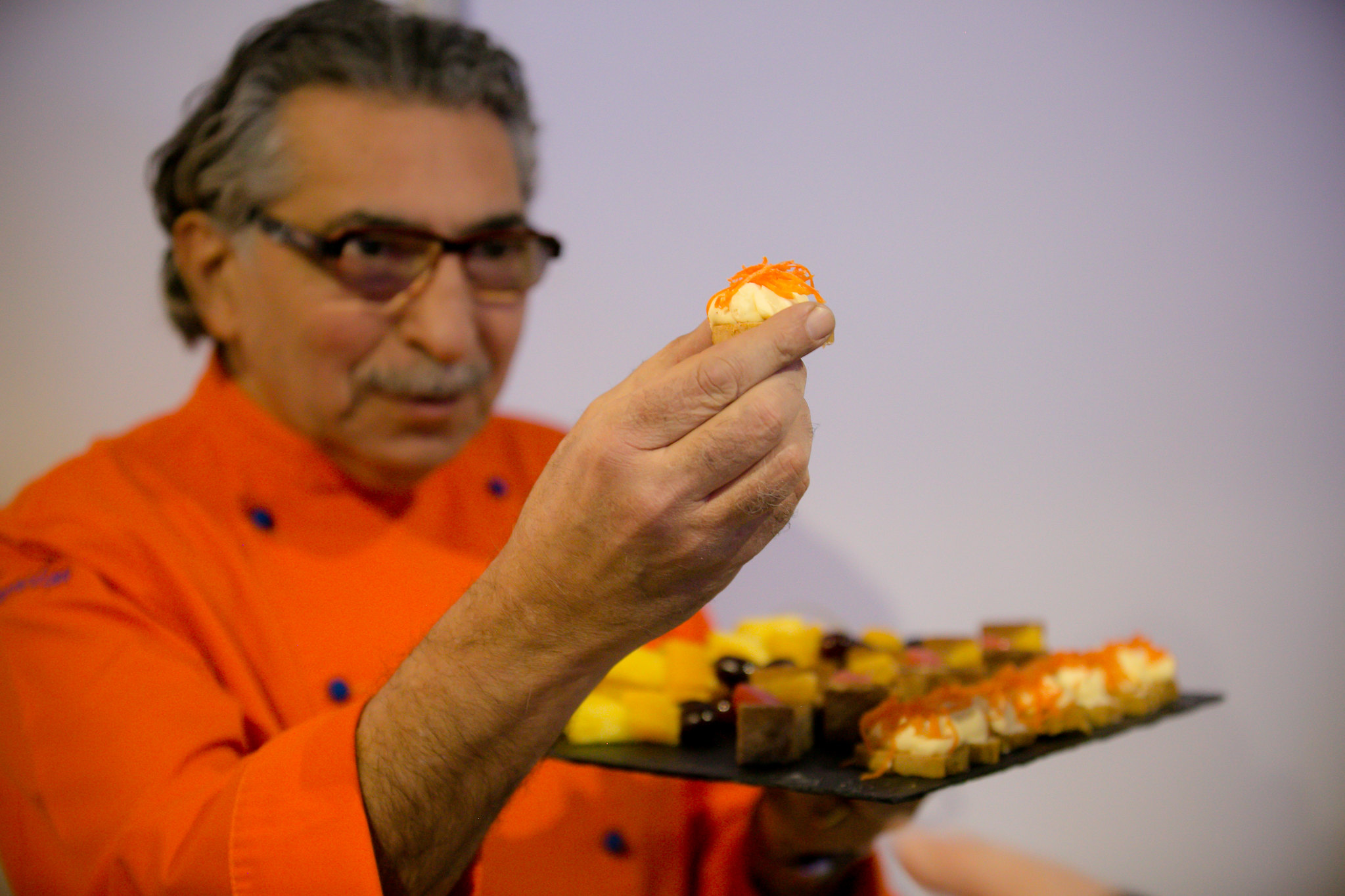 A chef serving finger-food. 